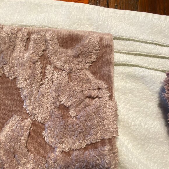 Pottery Barn Natalia Jacquard Pillow Cover – Mauve pink thistle– 22"x22" – NWT - Picture 2 of 7